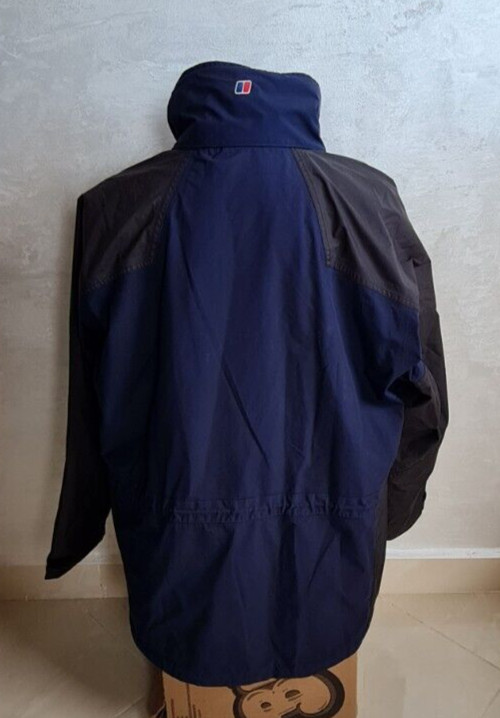 BERGHAUS GORETEX men NAVY BLUE RAGLAN SLEEVE jacket… Gem