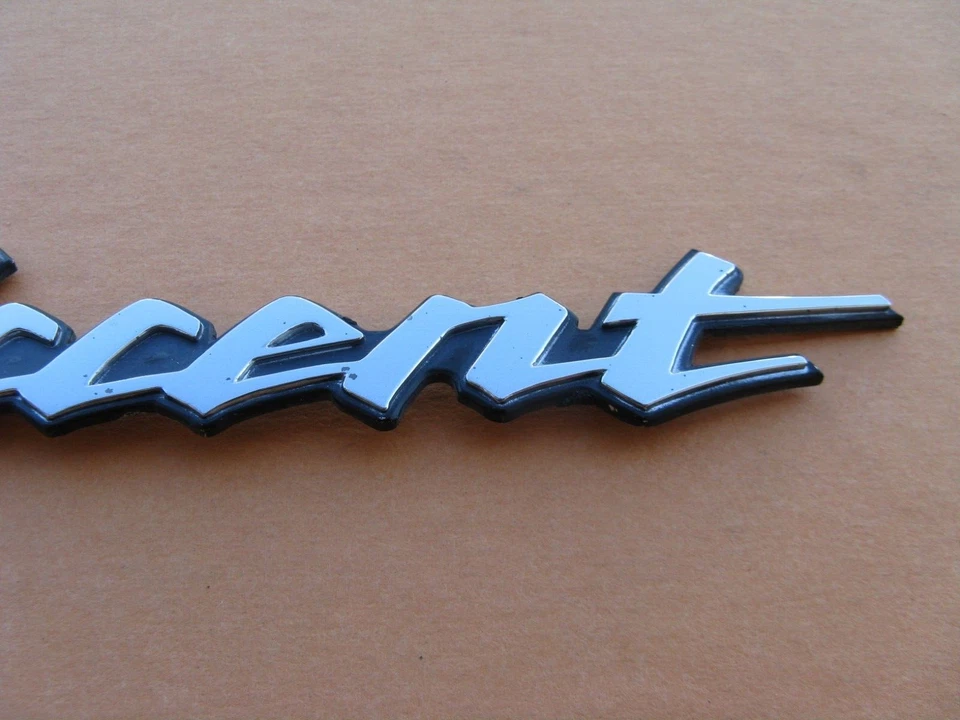 03 04 05 HYUNDAI ACCENT REAR LID CHROME EMBLEM LOGO BADGE SIGN SYMBOL OEM A44981 - Image 3 of 4