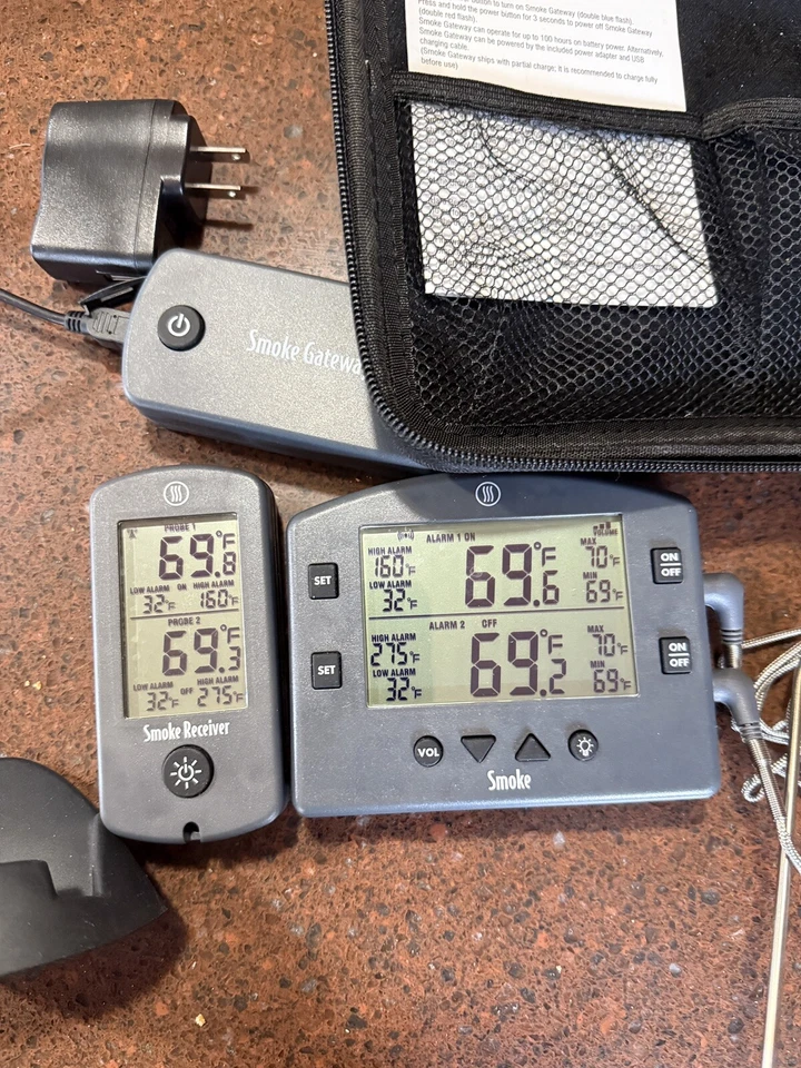 ThermoWorks 烟雾套件包括 SmokeGateway、Case、Probes。 状况良好 — 第 3/4 张图片