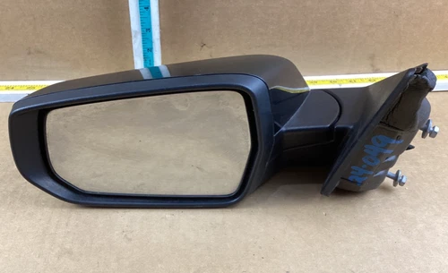 2016-2018 Chevrolet Malibu Driver Side Door View Mirror Turn Signal 23214181 OEM
