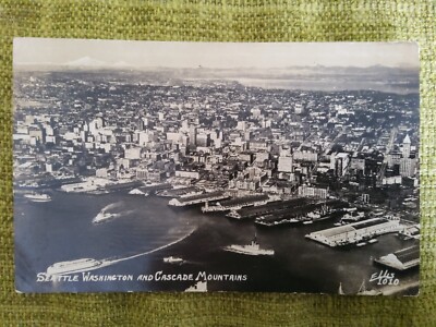 1940er Luftaufnahme, Seattle Washington und Cascade Mountains RPPC. Ellis 1010.