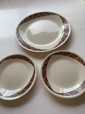 Corelle kitu 1 - dinner and 2 - bread plates. Set of 3.