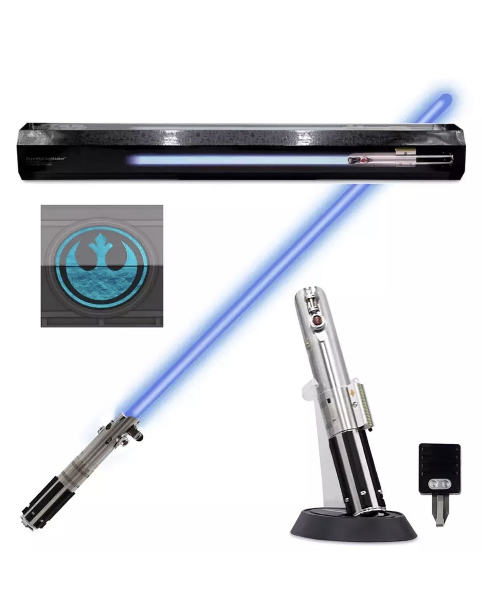 Star Wars Galaxy's Edge SKYWALKER Legacy Lightsaber Set