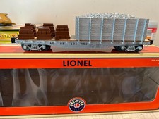 Lionel 6-27706 Santa Fe flatcar with work loa...