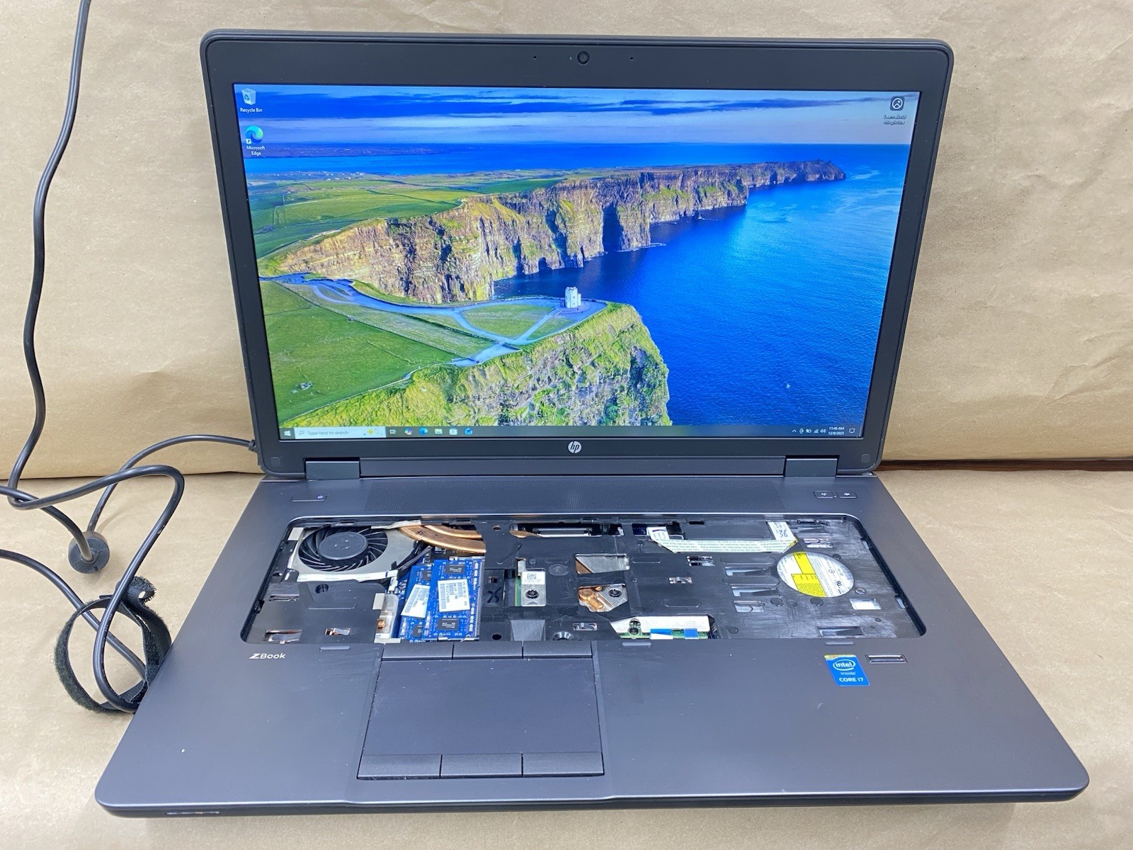 HP Zbook 17 G2 - 17" 1920x1080 - i7-4710MQ - 12GB - 250GB SSD - Win 10 Pro