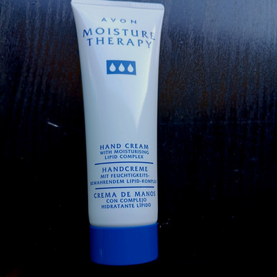 AVON  Handcreme Moisture Therapy Feuchtigkeit Lipid  125 ml  Vintage