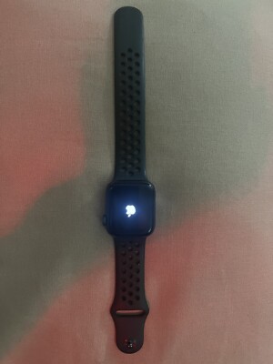 Apple Watch SE Nike 40mm Space Gray Aluminum Case with Anthracite/Black Sport...