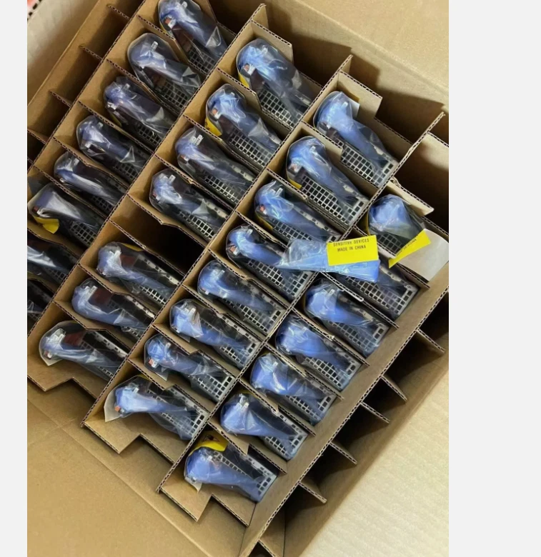 New EMC Unity 303-392-000A-06 4-Port 16Gb FC Fibre v3 I/O Module W/ 4x SFP+ - Image 2 of 2