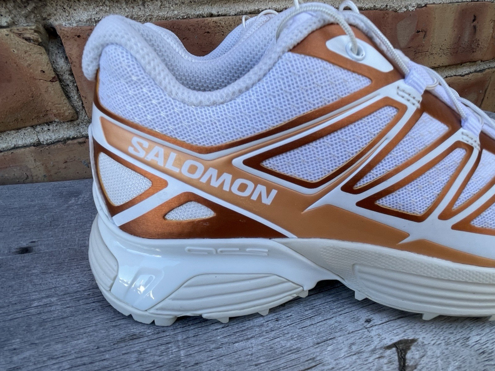 🔥 Salomon • XT Pathway Metallic Hiking Shoes Women’s 5.5 Men’s 4.5 White Copper image 3