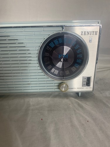 Vintage USA Zenith X316, x318 AM FM Radio Bakelite White Mid Century Tested - Picture 2 of 7