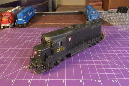 TrkRdy Pennsylvania Railroad GP30 #2198 buen estado de funcionamiento/RGX | Condition: Used