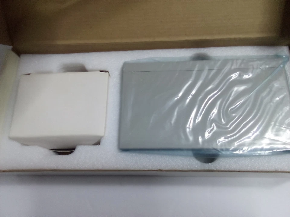 Vintage Old New In Box TRENDNET TE100-DX8E PLUS 8 PORT W/POWER SUPPLY NEW SEALED - Image 2 of 4