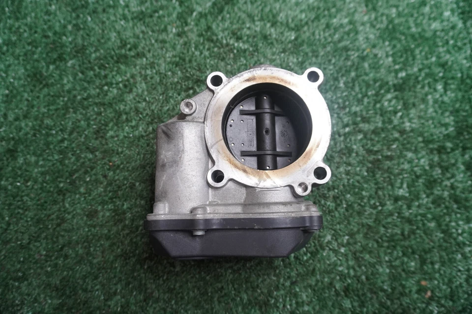 Volkswagen Tiguan 2011 2012 2013 2L carrocería del acelerador fabricante original 22 k millas 06F133062Q Foto 2 de 4