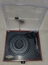 Pyle PVNT7U Turntable IT PLAYS 33, 45,  78 RPM VINYLS. IT IS EQUIPPED WITH AUTO