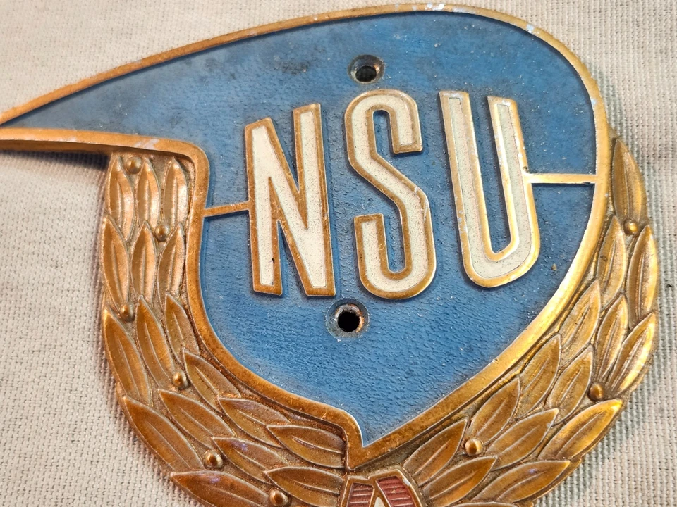 Insignia del tanque de combustible de gasolina NSU RIGHT Super Max 250 Maxi Super Fox Lux Corona de laurel Foto 3 de 4
