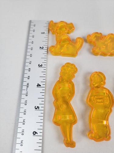 Vintage Lot of 6 HRM plastic COOKIE CUTTERS Dagwood Bumstead & Blondie 1950s ? - Picture 2 of 3