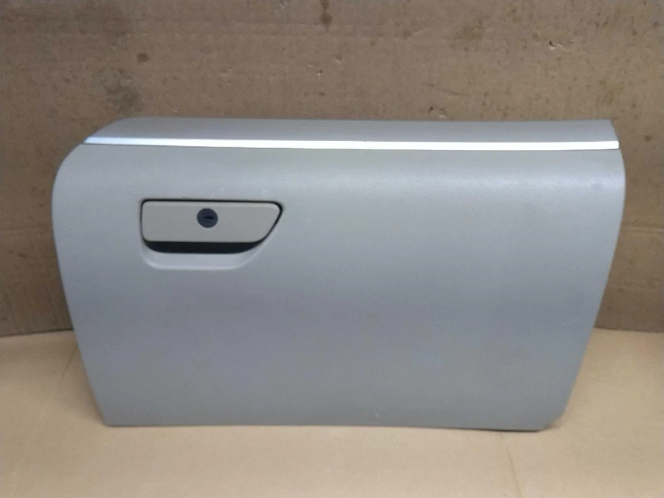 Guantera usada se adapta a: Ford Explorer 2013 grado C Foto 2 de 4