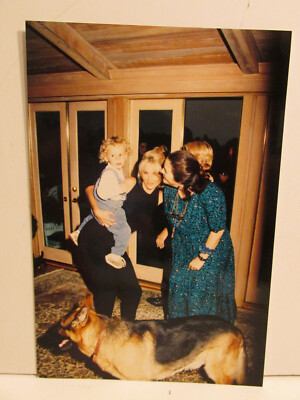 VINTAGE FOUND PHOTOGRAPH COLOR ART OLD PHOTO UNKNOWN CELEBRITY WOMAN KIDS DOG