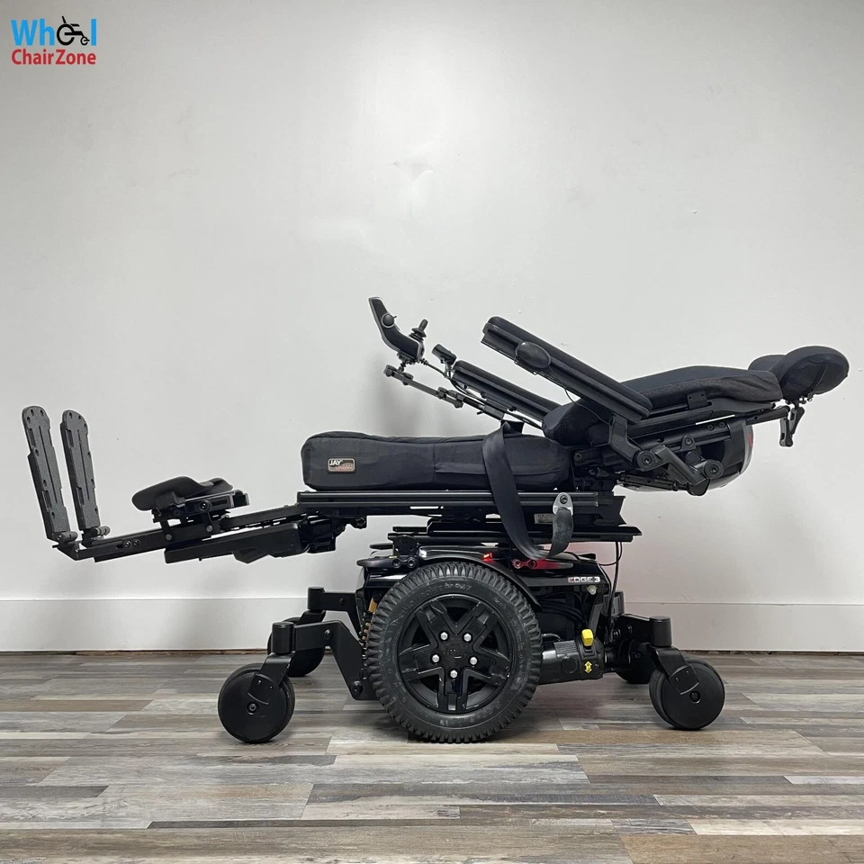 QUANTUM Q6 EDGE 3 WITH POWER TILT,RECLINE AND ELEVATING LEGRESTS. LIGHTS - Image 3 of 4