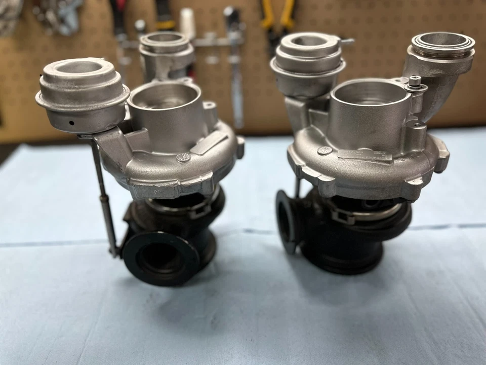 Turbocompresores Turbos (Juego L+R) para BMW 550i 650i 750i X5 X6 4,4 L N63 (13-19) OEM Foto 2 de 3