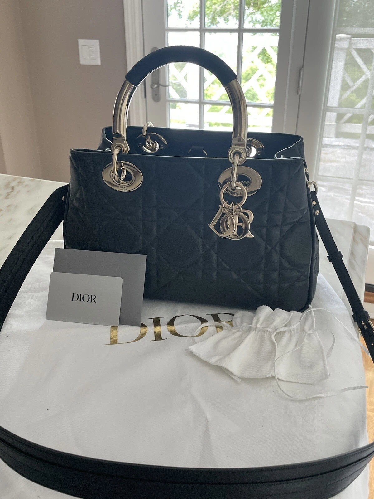 Sac à main exclusif Lady Dior 95,22, taille moyenne