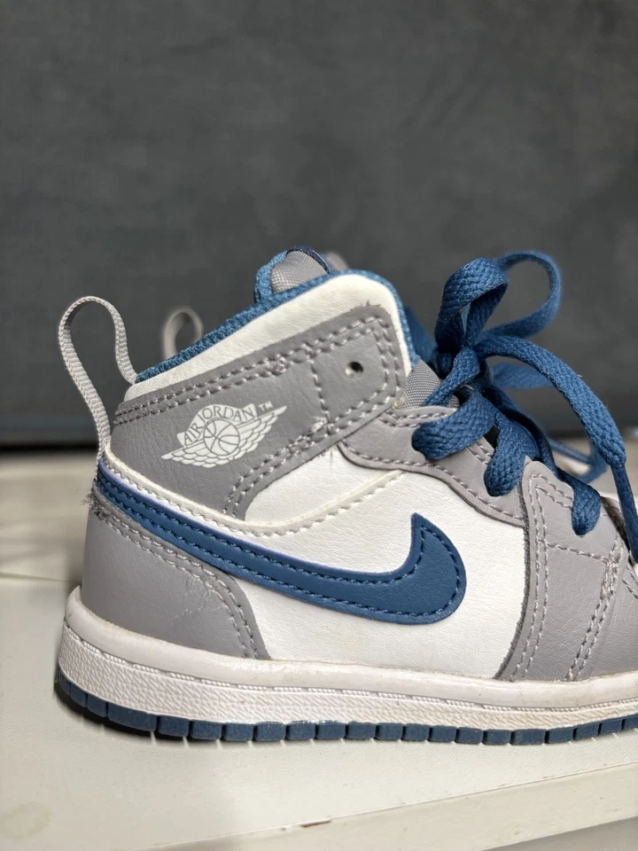 Nike Air Jordan 1 Mid TD Niño Pequeño Talla 7C Gris Cemento Azul Verdadero  Foto 2 de 4