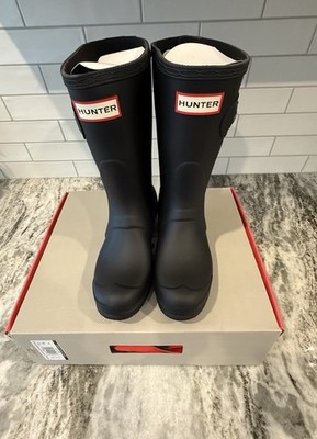 *NEW IN BOX* Hunter Original Short Rain Boots for Women, Size 6 - Black