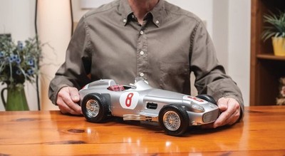 MERCEDES-BENZ W196 FANGIO x 85 AUSGABEN im Maßstab 1:8 mit Teilen Modellauto