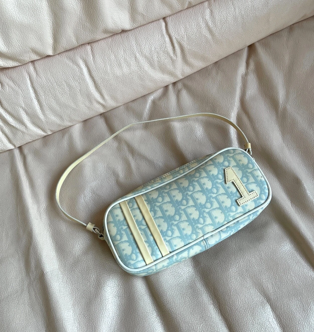 Mini sac bandoulière Christian Dior vintage Y2K trotteur monogramme bébé bleu