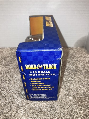 ROAD & TRACK 1/18 SCALE GREEN INDIAN MOTORCYCLE - Picture 4 of 5