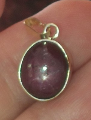 Vintage 6 kt natürlicher unbehandelter violetter Stern Ceylon Rubin massiv 9 kt Gold Anhänger