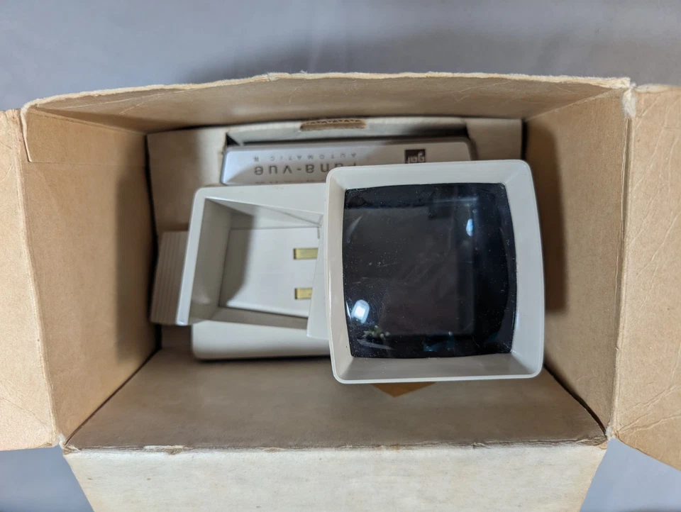 Vintage 1960's GAF Pana-Vue automatic 2 x 2 slide viewer In Original Box - Image 4 of 4