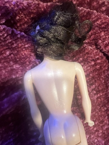 35th Anniversary 1959 Reproduction Brunette Barbie Doll 1993 Mattel 11782 - Picture 6 of 6