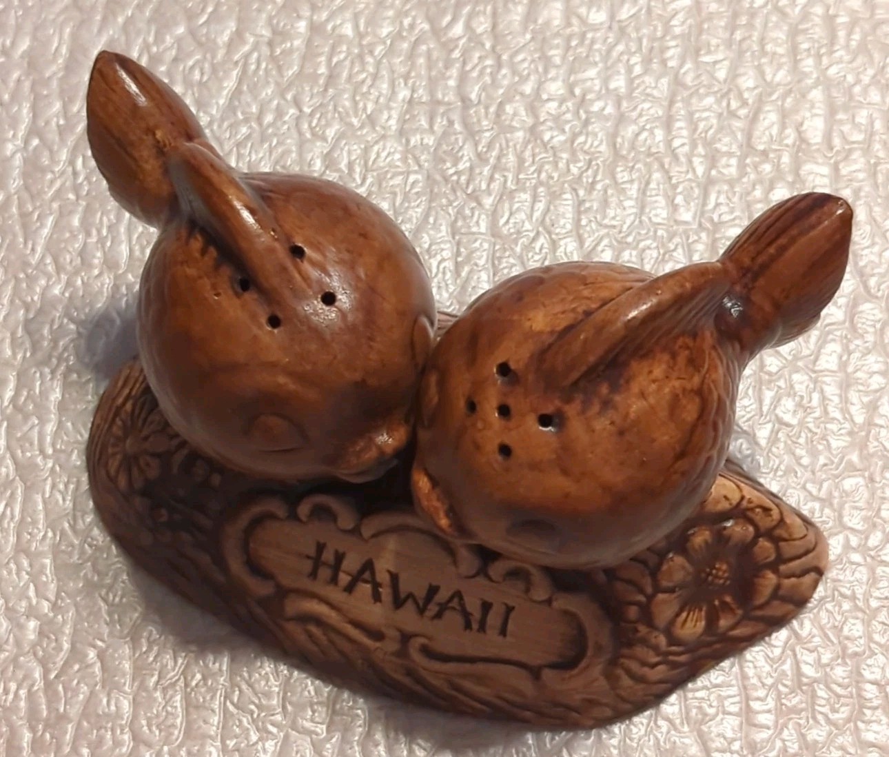 Vintage TREASURE CRAFT Ceramic Salt & Pepper Shakers Hawaii Kissing Fish 