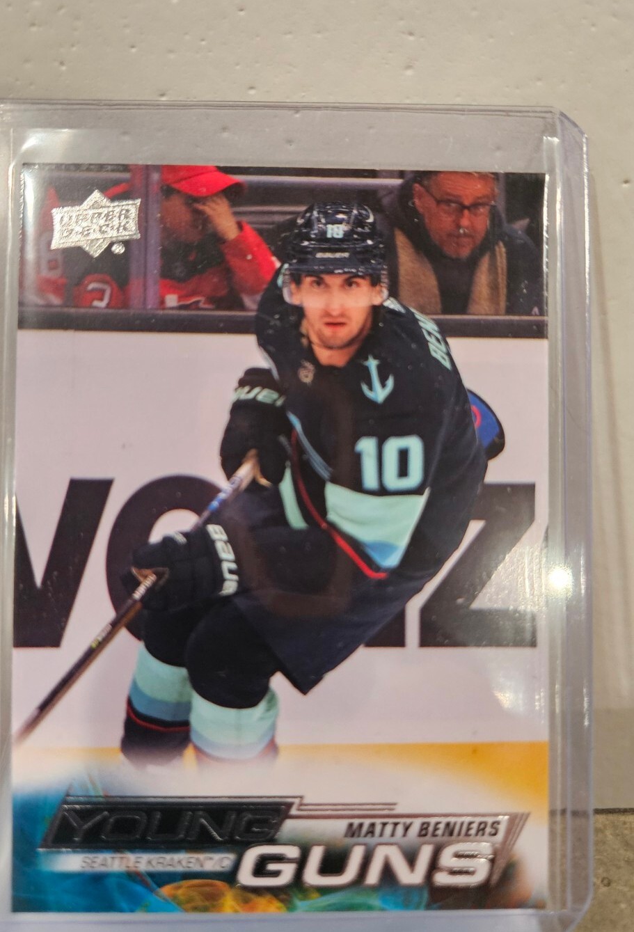 2022-23 Upper Deck Series 1 Matty Beniers #213 Young Guns Rookie Seattle Kraken