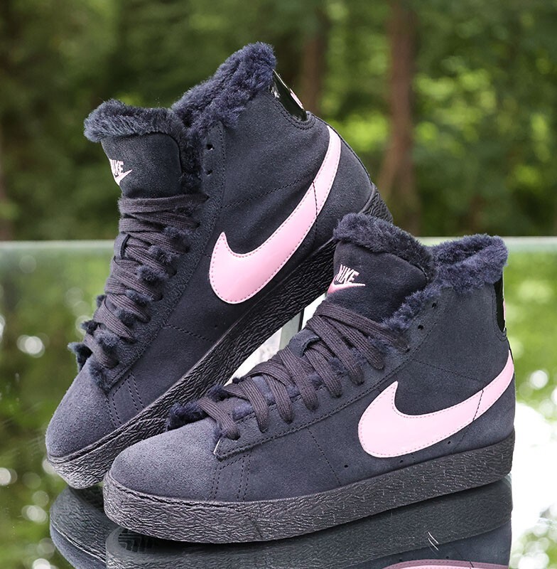 Nike Blazer Boot 2010 Size 5Y Black Perfect Pink 407898-001 Nike Blazer Boot 2010 Size 5Y Black Perfect Pink 407898-001