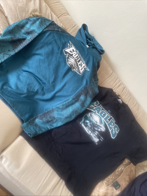 Philadelphia Eagles Green hoodie And Black T-Shirt Size Large NFL team apparel