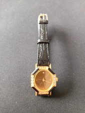 Orologio vintage anni 90", Stile retrò e dettagli strass