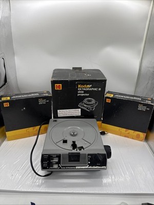 Vintage Kodak Ektagraphic III B Slide Projector With  2 Slide Tray WORKS