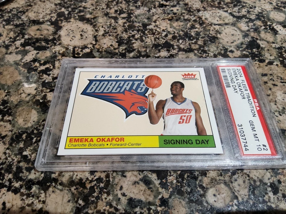 2004-05 Fleer Tradition Día de la Firma Emeka Okafor #2 SD (RC) PSA 10 UCONN Huskies Foto 2 de 3