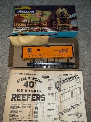 Athearn #1605 Sante Fe Super Chief Refrigerator Car kit HO Scale S.F.R.D. 8392