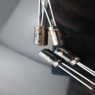 10pz Elna SILMIC II RFS Condensatori Elettrolitici 33&micro;F 16V 5x12mm Per Audio