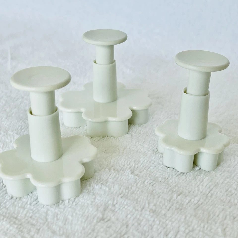 Juego de 3 piezas de trébol de flores (flor de trébol de la suerte) cortador émbolo/cortador de galletas Foto 3 de 4