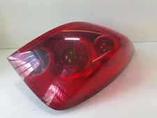 Feu arrière Nissan PRIMERA