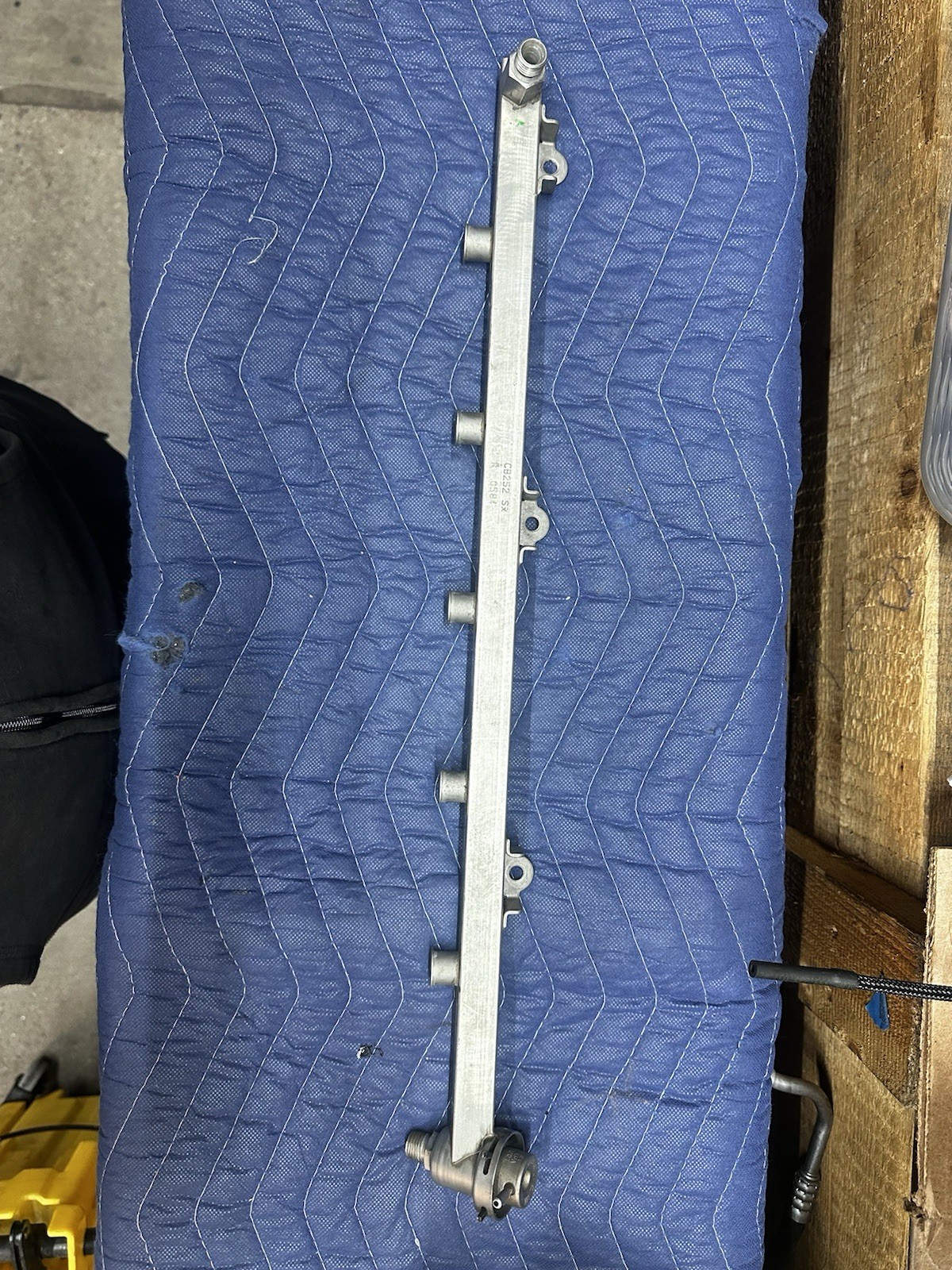 Lamborghini Gallardo Left Side Fuel Injection Rail ( 07L133681E )
