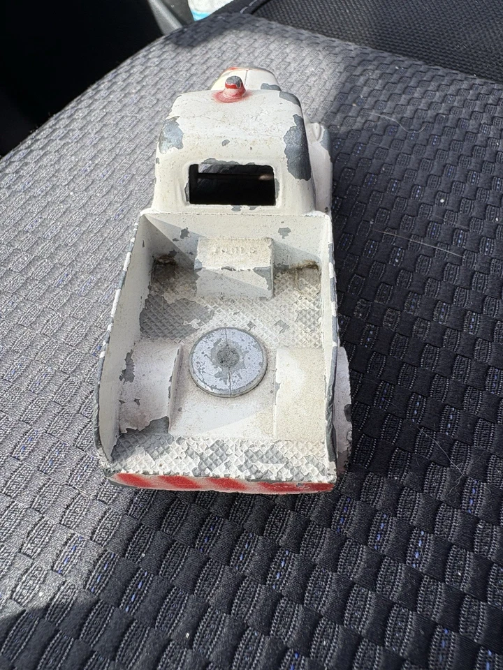 Camión de remolque MACK Tootsietoy 1947 antiguo de colección blanco y rojo - hecho en EE. UU. Foto 4 de 4