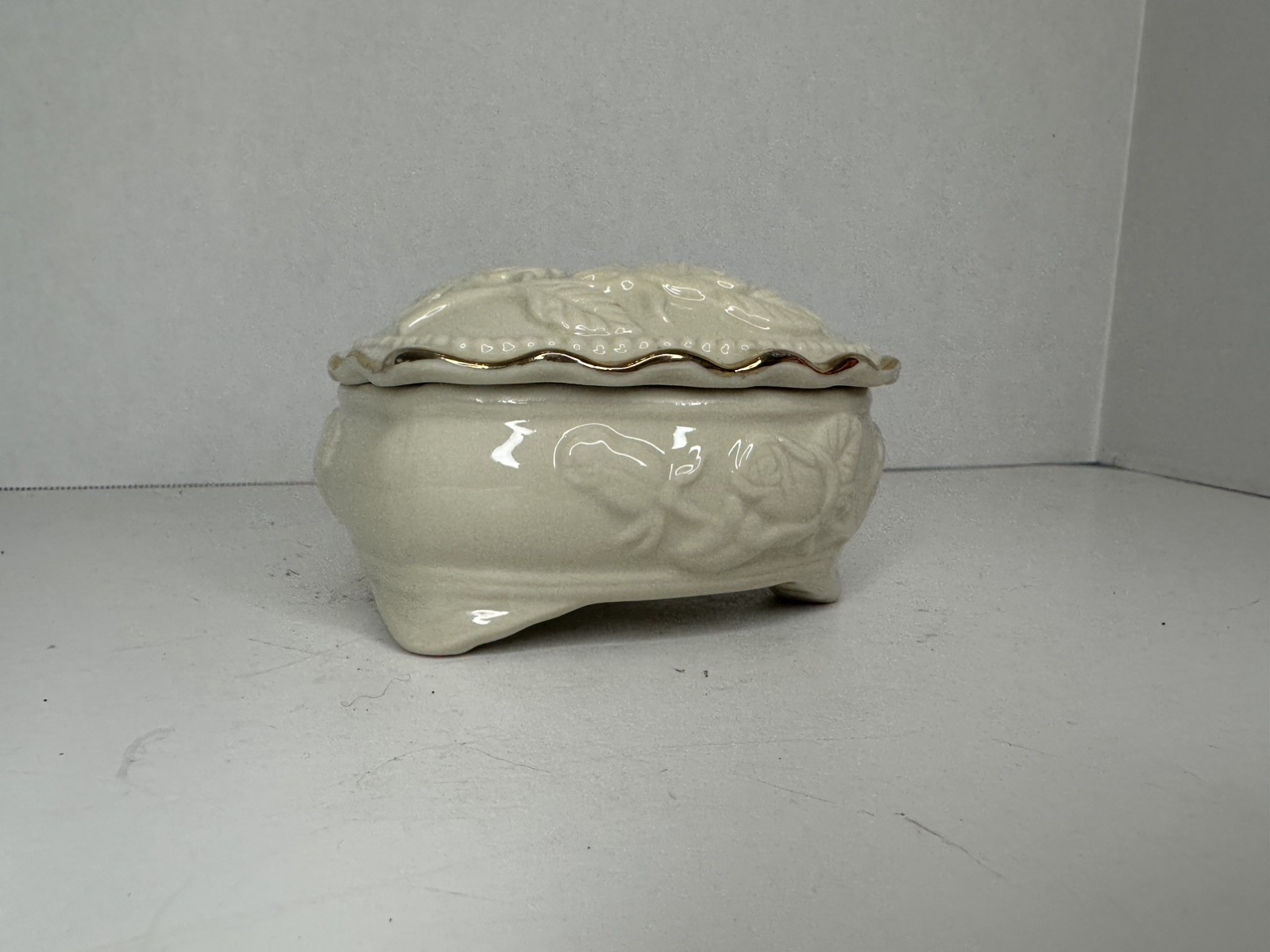 Vintage Ceramic Glazed White Footed Trinket Box With Gold Rimmed Lid Preowned