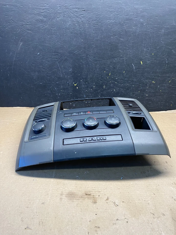 2009 to 2012 Dodge Ram 1500 Center Dash Radio Screen Climate Panel r2542 DG - Image 3 of 4
