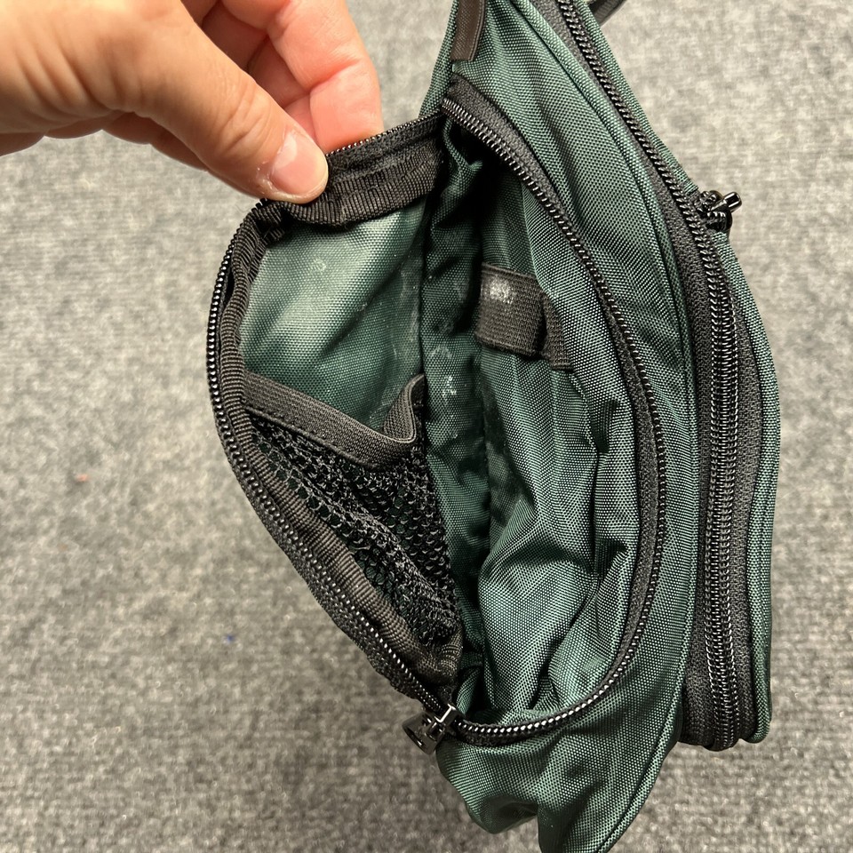 L.L. Bean Hanging Toiletry Travel Bag Green Multiple Pockets Zippered