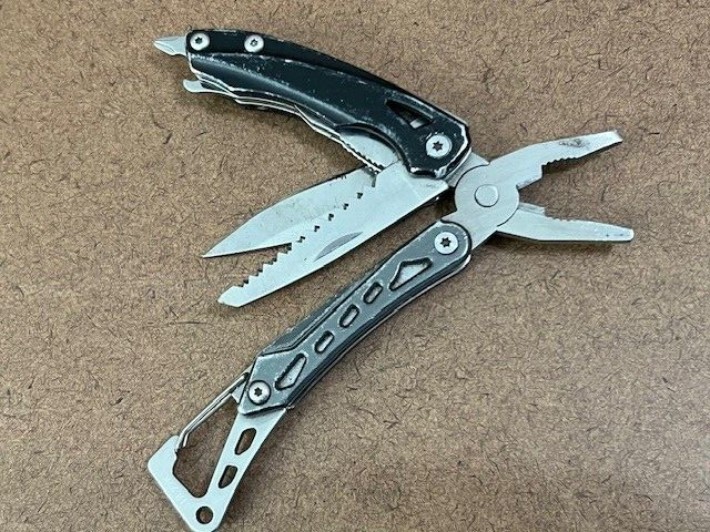TRUE Utility Multi Tool Pocket Knife Folding Black Great Condition  